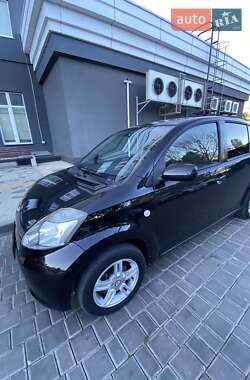Хэтчбек Daihatsu Sirion 2008 в 