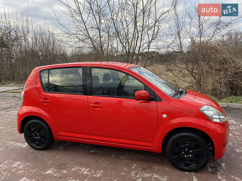 Хэтчбек Daihatsu Sirion 2008 в Ровно