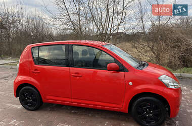 Хэтчбек Daihatsu Sirion 2008 в 