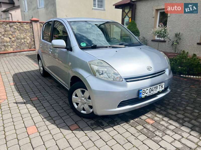 Хэтчбек Daihatsu Sirion 2006 в 