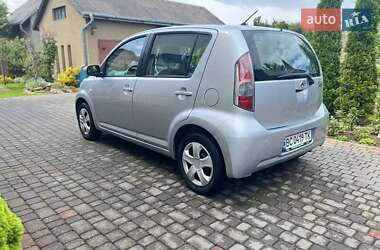 Хэтчбек Daihatsu Sirion 2006 в 