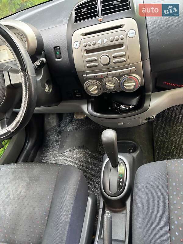 Хетчбек Daihatsu Sirion 2008 в Львові