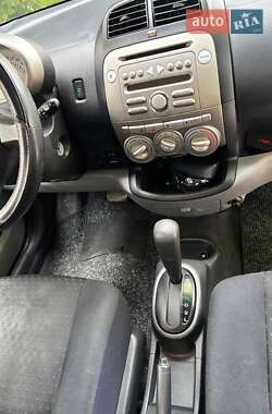 Хэтчбек Daihatsu Sirion 2008 в 