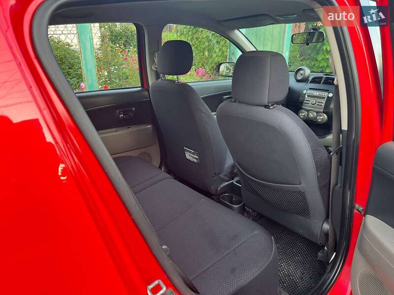 Хэтчбек Daihatsu Sirion 2006 в Гайсине