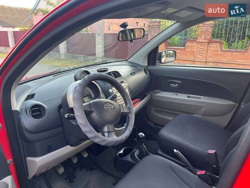 Хэтчбек Daihatsu Sirion 2006 в Гайсине