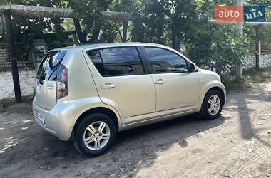 Хэтчбек Daihatsu Sirion 2008 в 