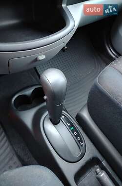 Хэтчбек Daihatsu Sirion 2008 в 