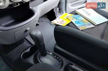 Хэтчбек Daihatsu Sirion 2008 в 