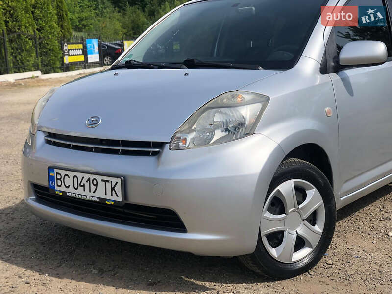 Хэтчбек Daihatsu Sirion 2006 в 