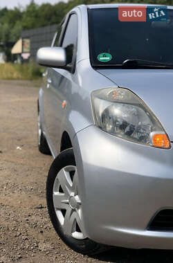 Хэтчбек Daihatsu Sirion 2006 в 