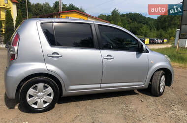 Хэтчбек Daihatsu Sirion 2006 в 