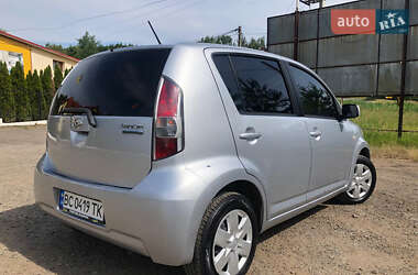 Хэтчбек Daihatsu Sirion 2006 в 