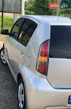 Хэтчбек Daihatsu Sirion 2006 в 