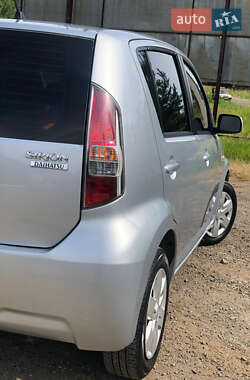 Хэтчбек Daihatsu Sirion 2006 в 