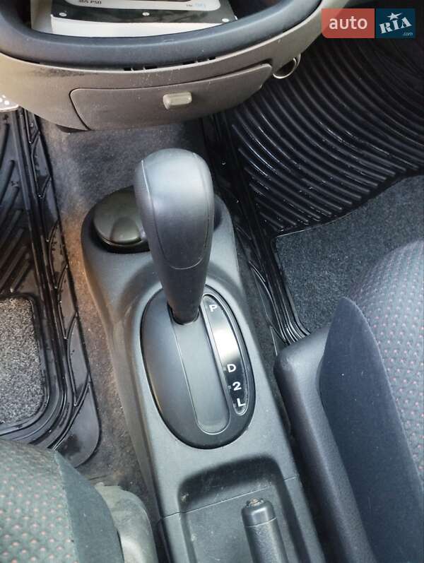 Хэтчбек Daihatsu Sirion 2006 в Виннице