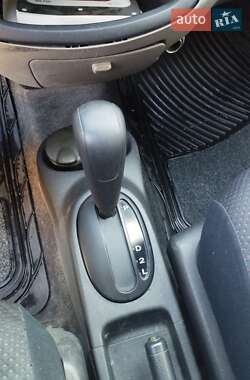 Хэтчбек Daihatsu Sirion 2006 в 