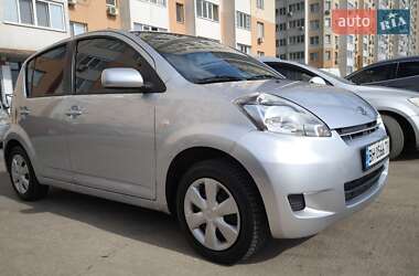 Хетчбек Daihatsu Sirion 2009 в 