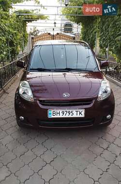 Хэтчбек Daihatsu Sirion 2008 в 