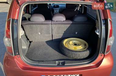 Хэтчбек Daihatsu Sirion 2006 в 