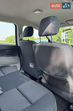 Хэтчбек Daihatsu Sirion 2007 в 