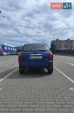 Хэтчбек Daihatsu Sirion 1999 в 