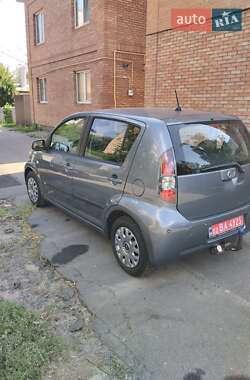 Хэтчбек Daihatsu Sirion 2010 в 