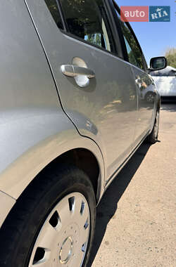 Хэтчбек Daihatsu Sirion 2007 в 