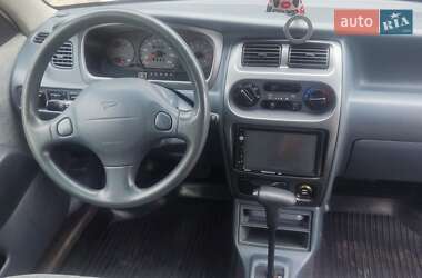 Хэтчбек Daihatsu Sirion 2001 в 