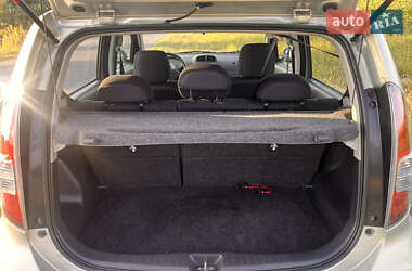 Хэтчбек Daihatsu Sirion 2007 в 