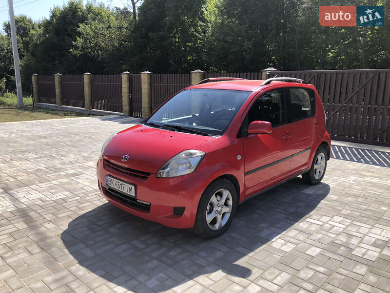 Хэтчбек Daihatsu Sirion 2010 в Ровно