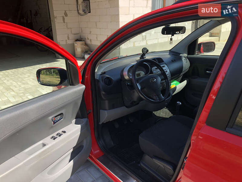 Хэтчбек Daihatsu Sirion 2010 в Ровно