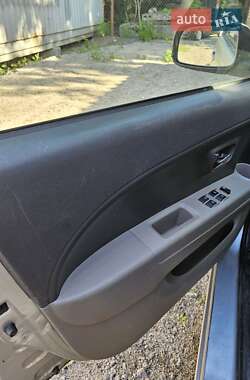 Хэтчбек Daihatsu Sirion 2006 в 