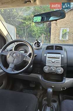 Хэтчбек Daihatsu Sirion 2006 в 
