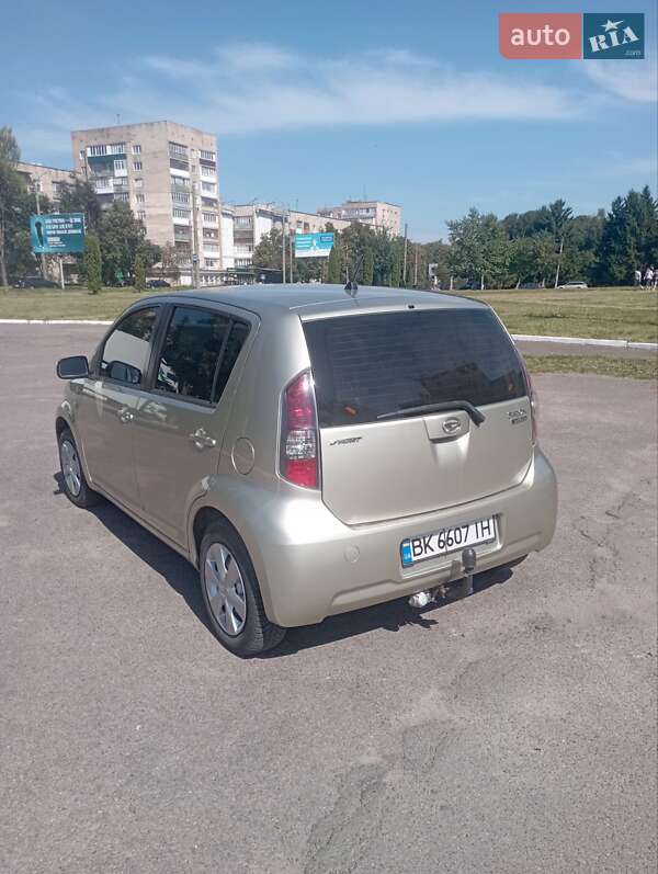 Хэтчбек Daihatsu Sirion 2009 в Ровно