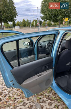 Хэтчбек Daihatsu Sirion 2006 в 