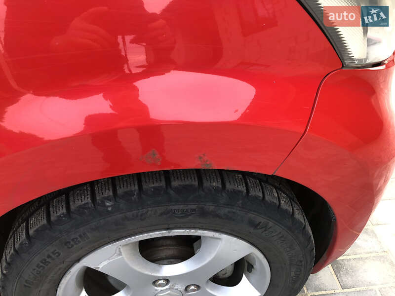 Хэтчбек Daihatsu Sirion 2010 в Ровно