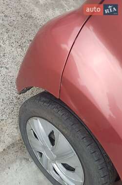 Хэтчбек Daihatsu Sirion 2006 в 