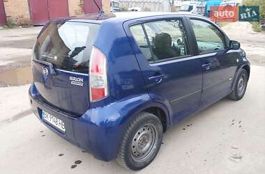 Хэтчбек Daihatsu Sirion 2005 в 