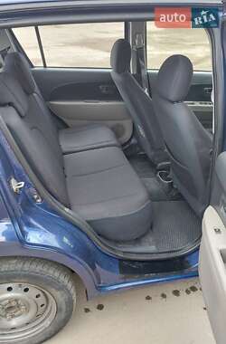 Хэтчбек Daihatsu Sirion 2005 в 