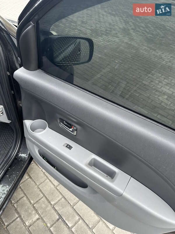 Хэтчбек Daihatsu Sirion 2008 в Киеве