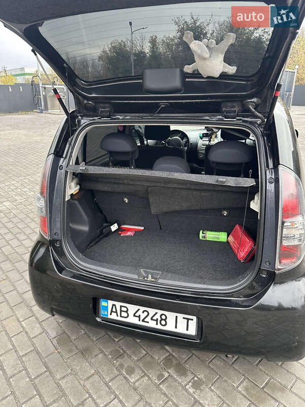 Хэтчбек Daihatsu Sirion 2008 в Киеве