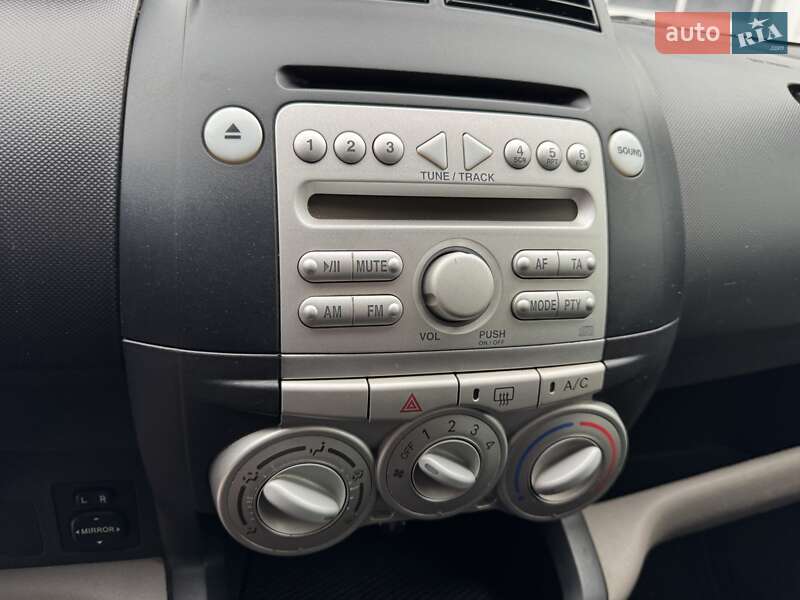 Хэтчбек Daihatsu Sirion 2006 в Одессе