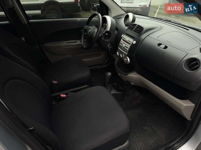 Хэтчбек Daihatsu Sirion 2006 в Одессе