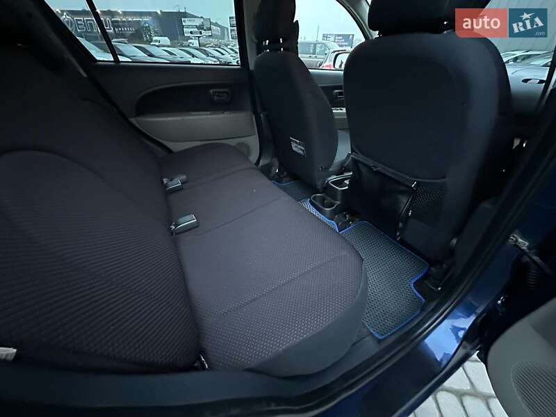 Хэтчбек Daihatsu Sirion 2005 в Львове