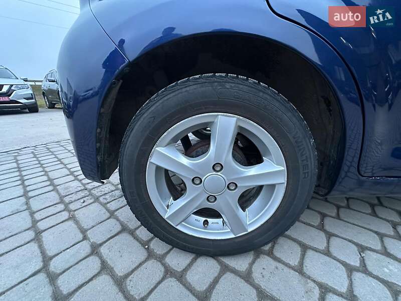 Хэтчбек Daihatsu Sirion 2005 в Львове