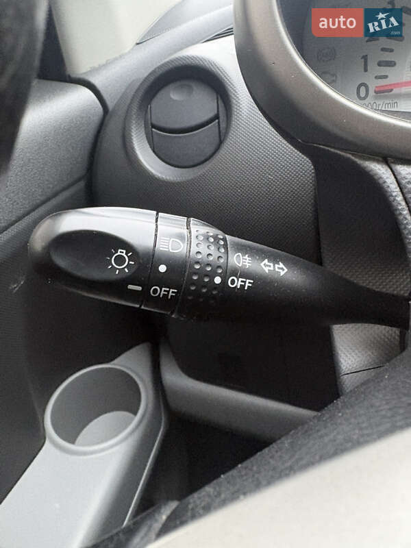 Хетчбек Daihatsu Sirion 2007 в Чернівцях фото 5 Хетчбек Daihatsu Sirion 2007 в Чернівцях