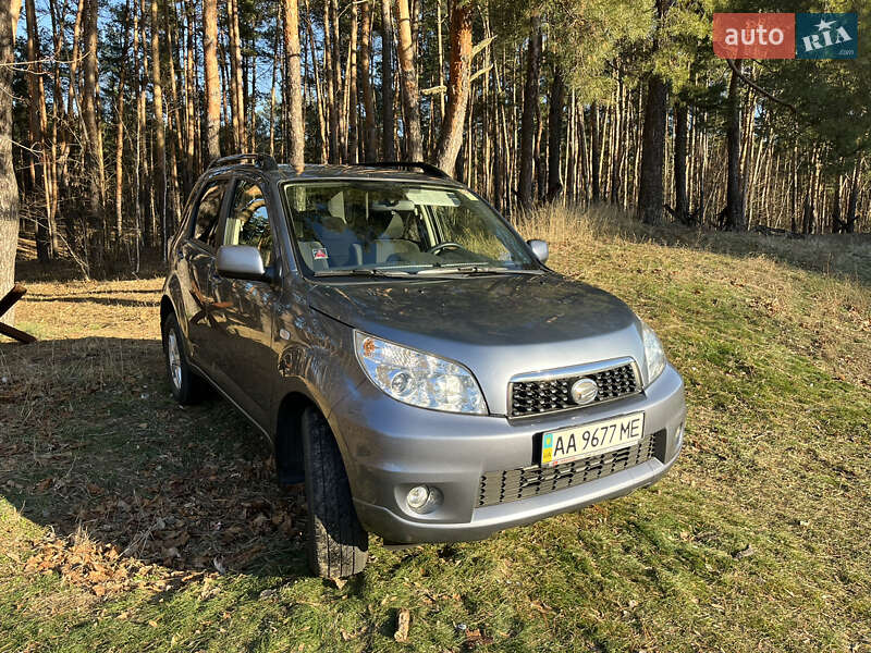 Позашляховик / Кросовер Daihatsu Terios 2012 в Києві