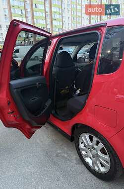 Микровэн Daihatsu YRV 2004 в 