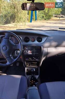 Микровэн Daihatsu YRV 2000 в 