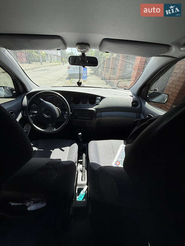 Микровэн Daihatsu YRV 2005 в Ужгороде